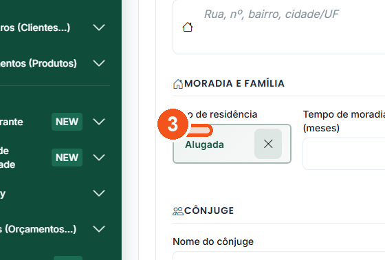 Em Moradia e família, diga se a casa é própria ou alugada.
