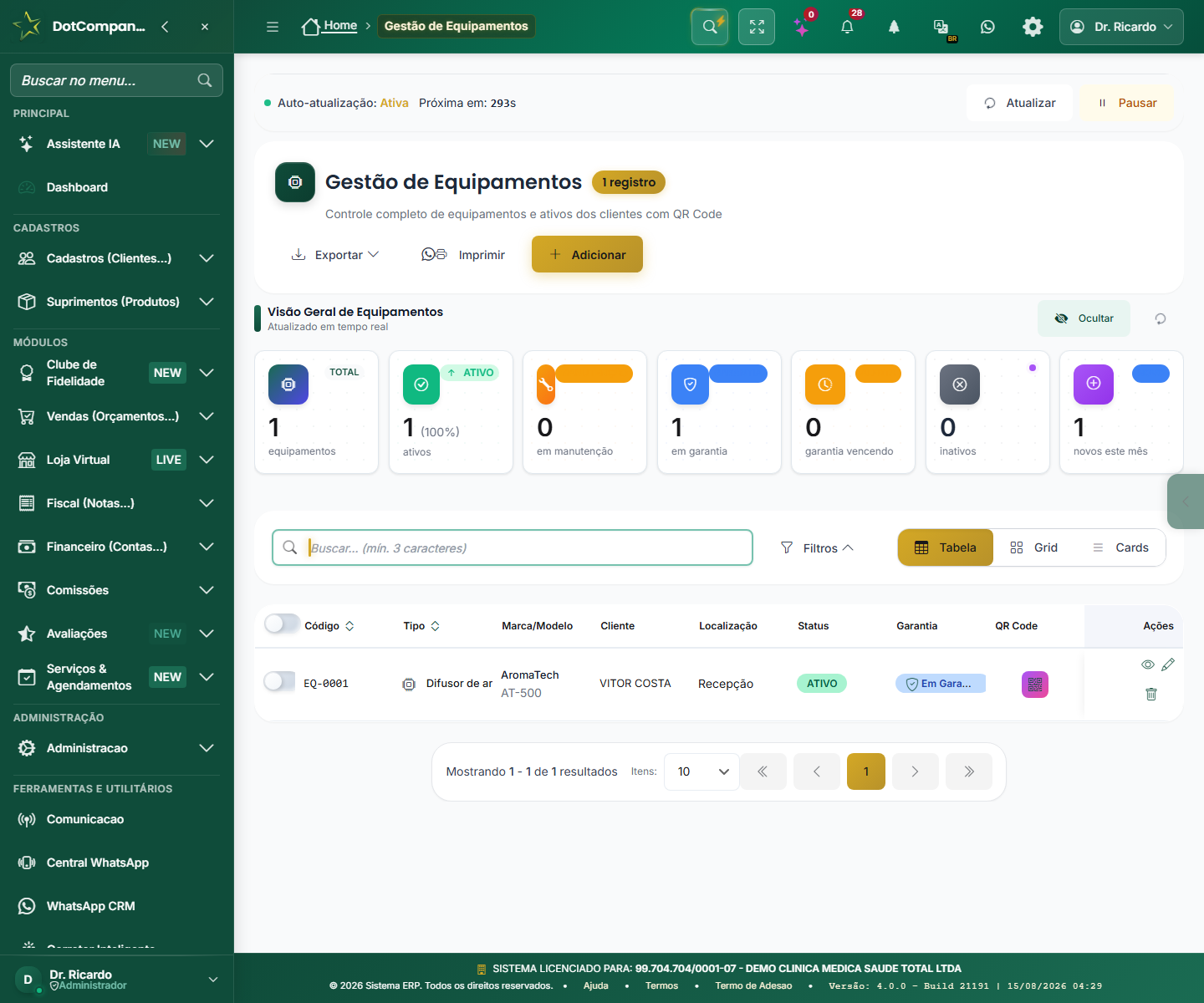 Lista de equipamentos instalados, com código, cliente, localização, status e garantia
