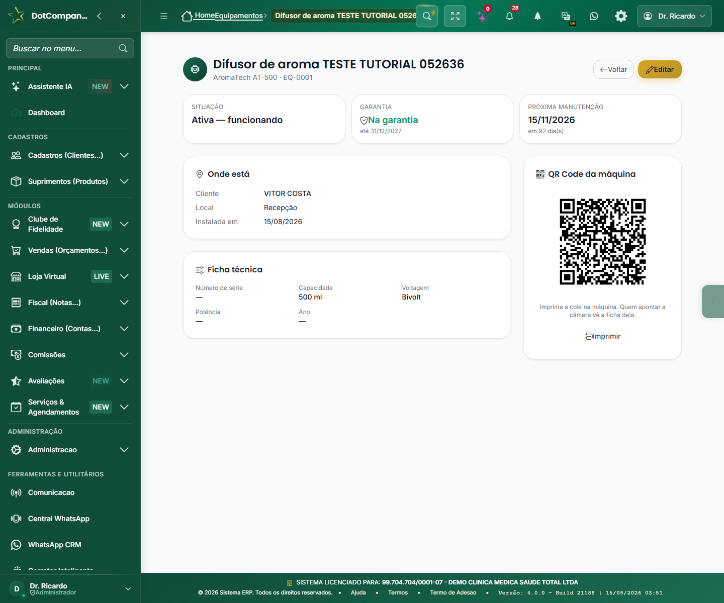 Ficha de um equipamento com situação, garantia, próxima manutenção, cliente e QR Code